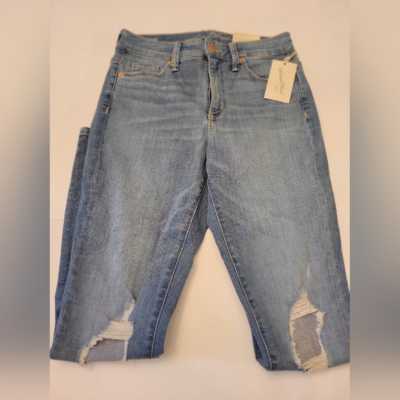 Universal Threads Blue Distressed Jeans Size 6 New With Tags Spring - Picture 1 of 5
